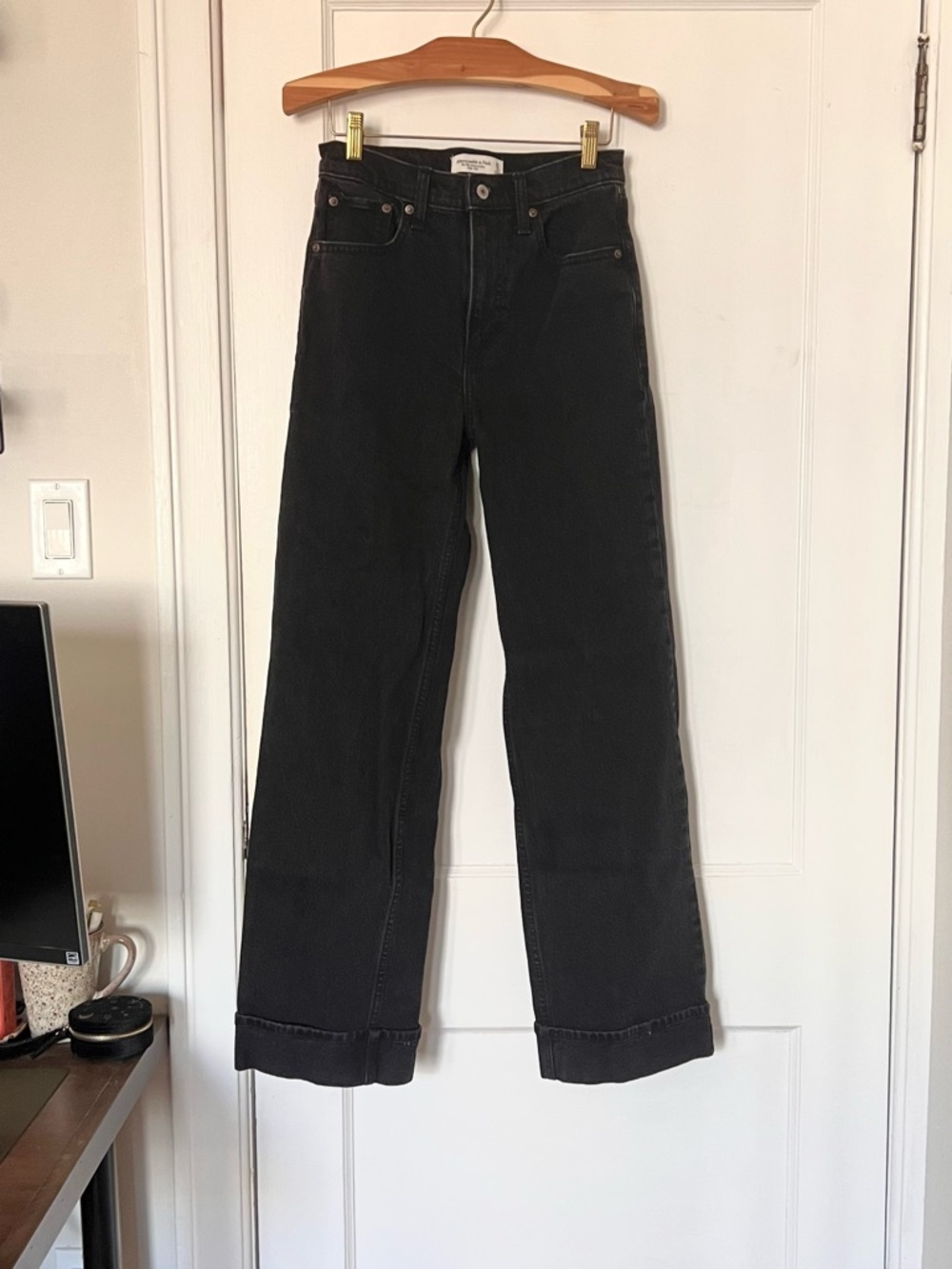 Abercrombie & Fitch Black High Rise “90s Relaxed Jeans” with Bottom Cuff
